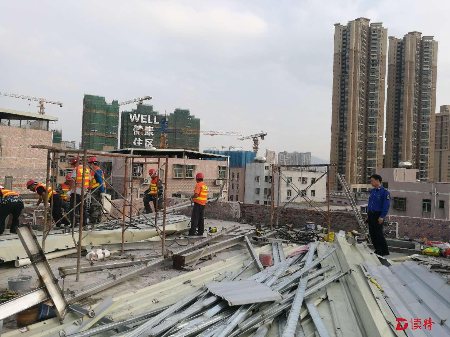 无人机巡查！龙城街道拆除楼顶加建铁皮房