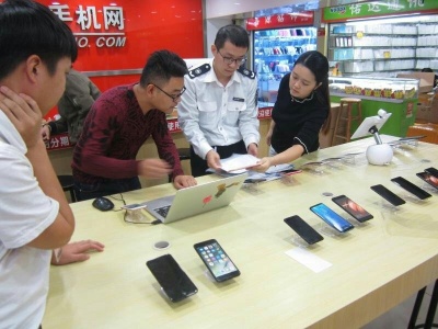 华强北，有个年轻人组成的“尖刀班”专门处理互联网投诉