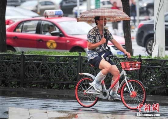 全国多地气温将普降4-8℃ 南方进入多雨期需防范
