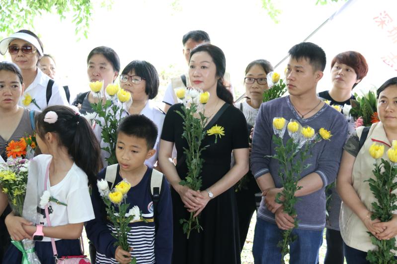 市红十字会举办器官、遗体捐献者清明缅怀活动