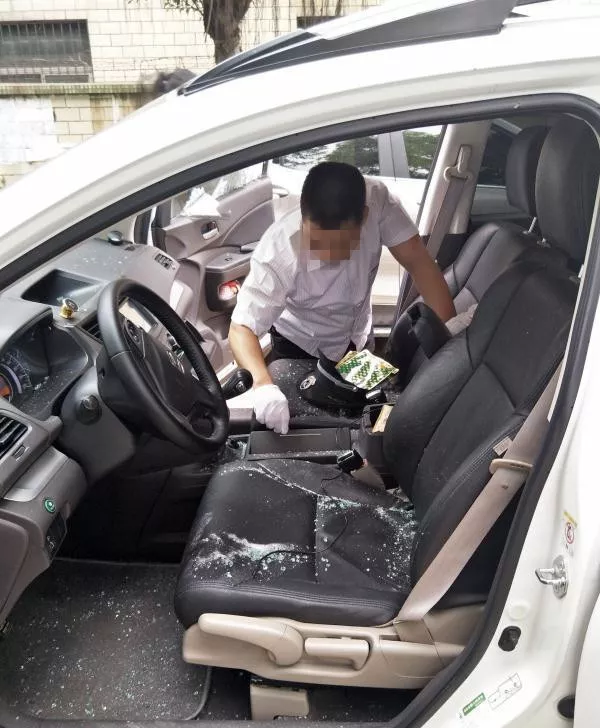  极速飙车！开枪爆胎！25秒视频告诉你缉毒一线的震撼！