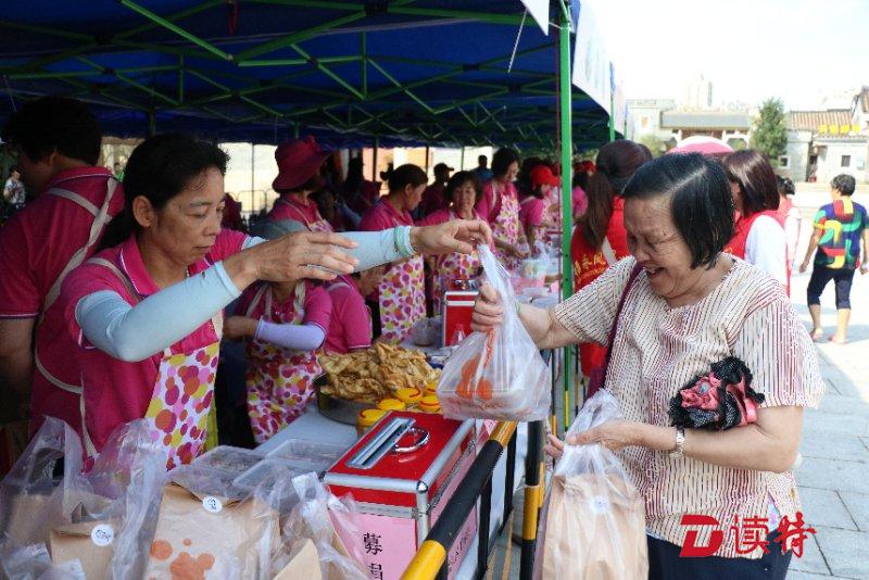以传统美食为媒 凤凰慈善基金会募集爱心款11万