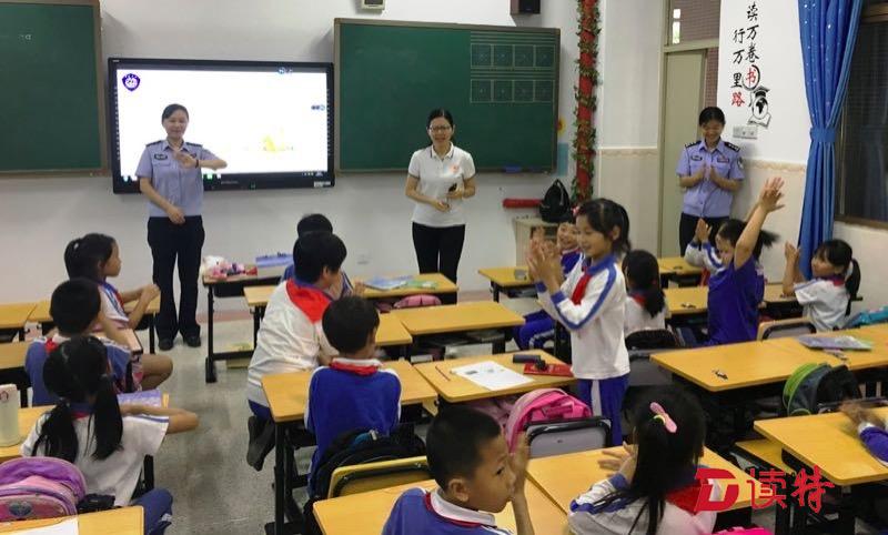 学生零距离感受边检文化！皇岗边检站民警普法进校园