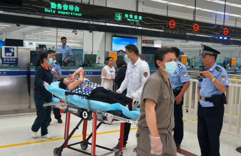 七旬老太赴港游被绊倒受伤引冲突，皇岗边检站化解纠纷