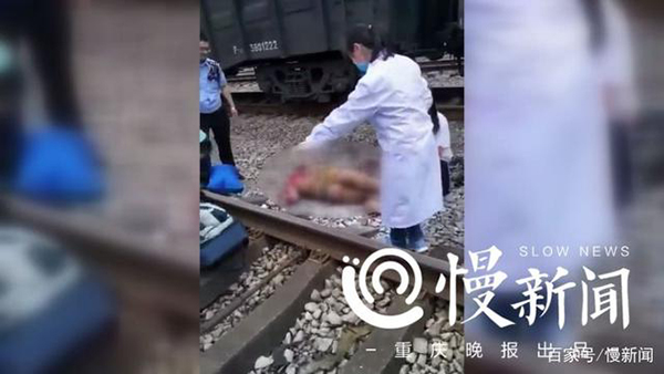 想当网红爬火车拍抖音，男子被高压电烧伤险送命