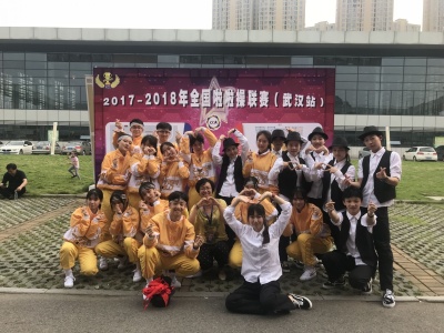 跳起来！深圳二外学子问鼎全国啦啦操联赛