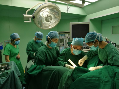 大鹏新区成功实施首例单孔腹腔手术，7旬阿婆获新生