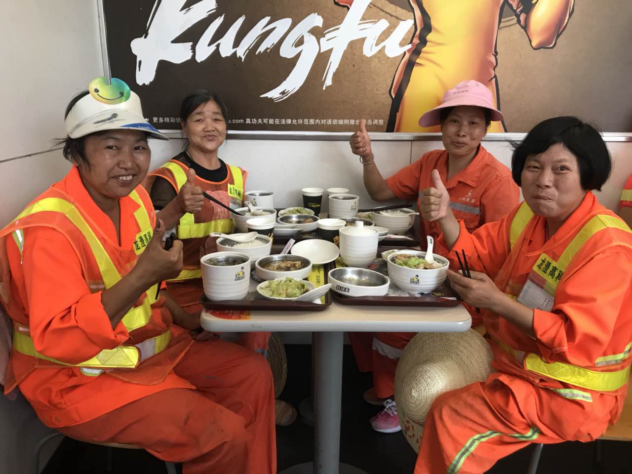 这个520，他们用行动向环卫工传达爱意！