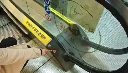 扶梯“生吞”了一个男人！网友脊背发凉：我也这么做过