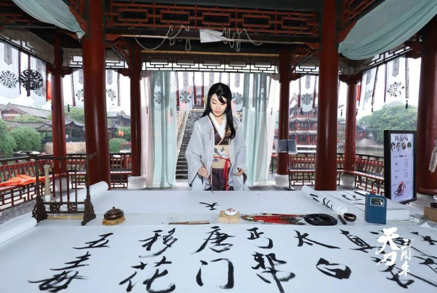次元文化这么玩！他们把电脑里的世界拉到了现实