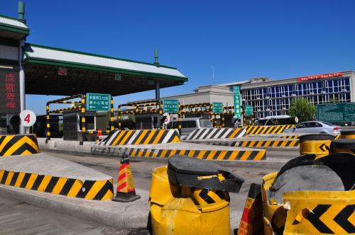 国务院:推动取消高速公路省界收费站 