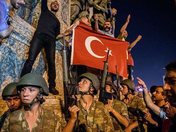 土耳其判处104名未遂政变者终身监禁，有人企图杀害总统