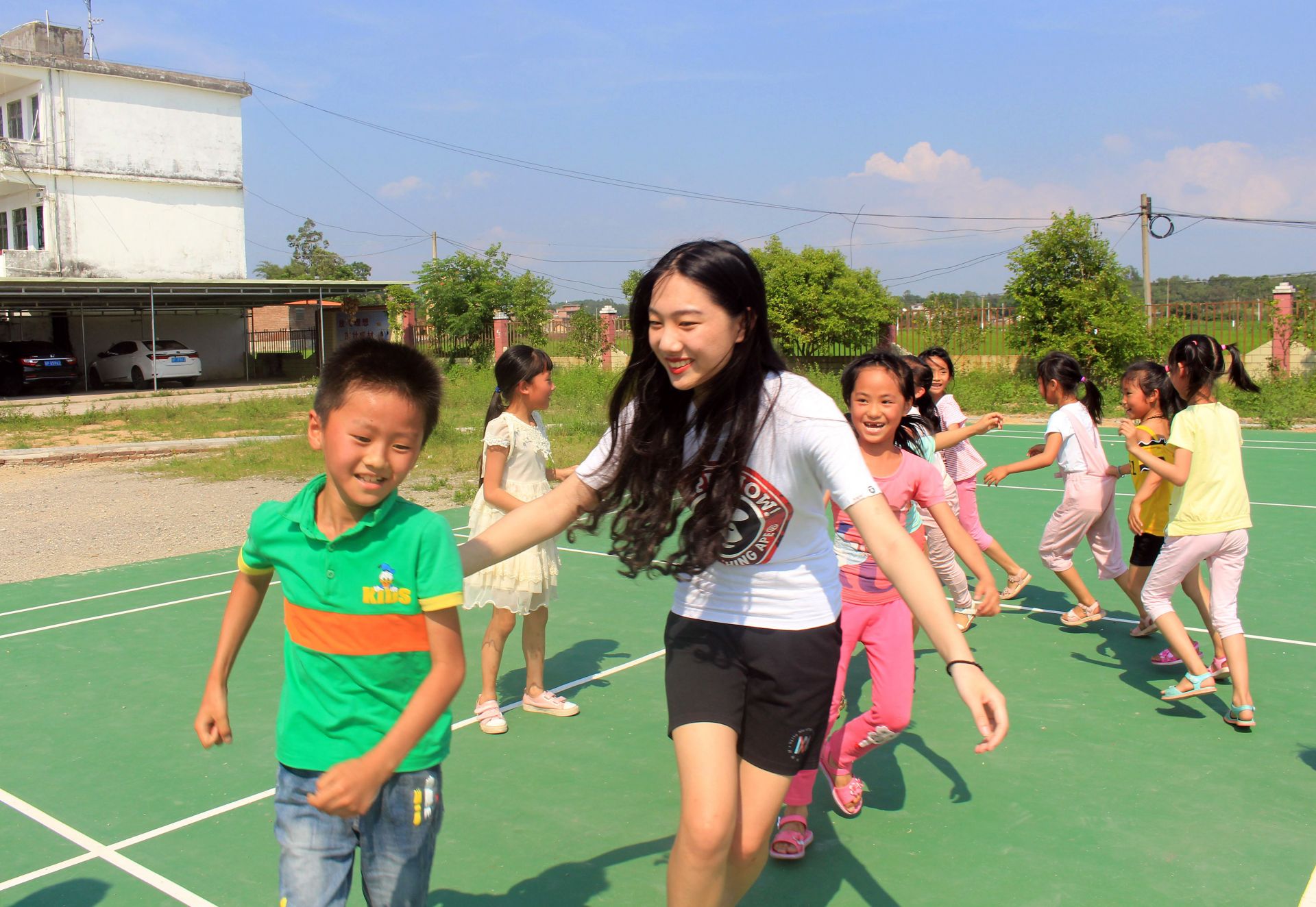 深圳支教助学活动走进河源，为孩子带去书香