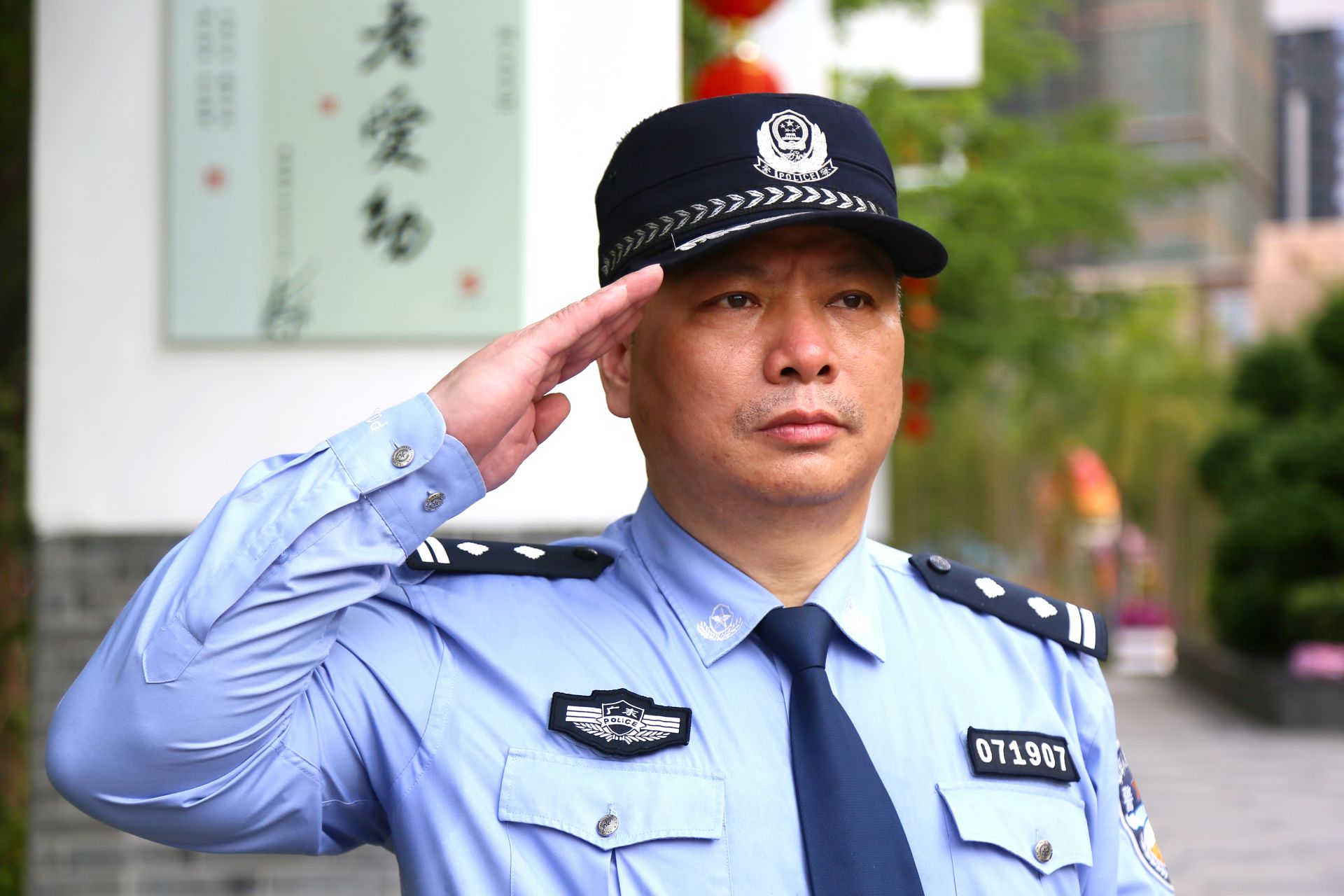 李枝发：退伍不褪色  巡逻守安全