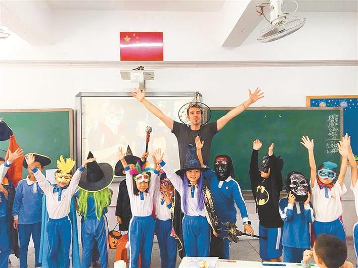 西湾小学：特色课程和社团活动推进教育国际化