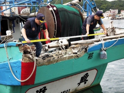 一台湾渔船在钓鱼岛海域被日本渔船撞击 日船肇事逃逸