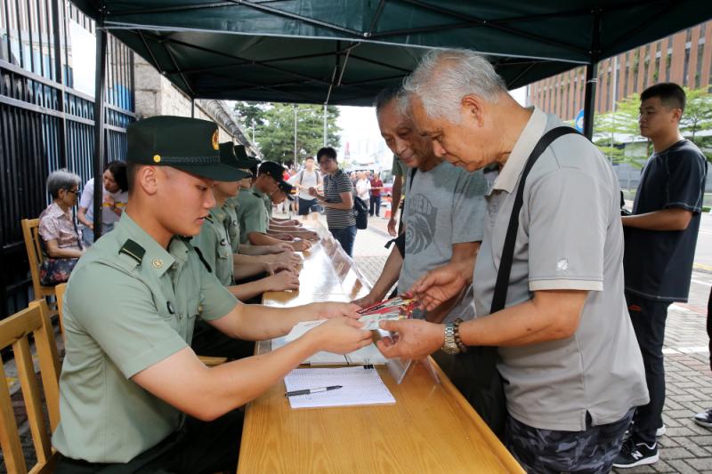 姑娘们，想当兵吗？深圳女兵应征报名开始啦