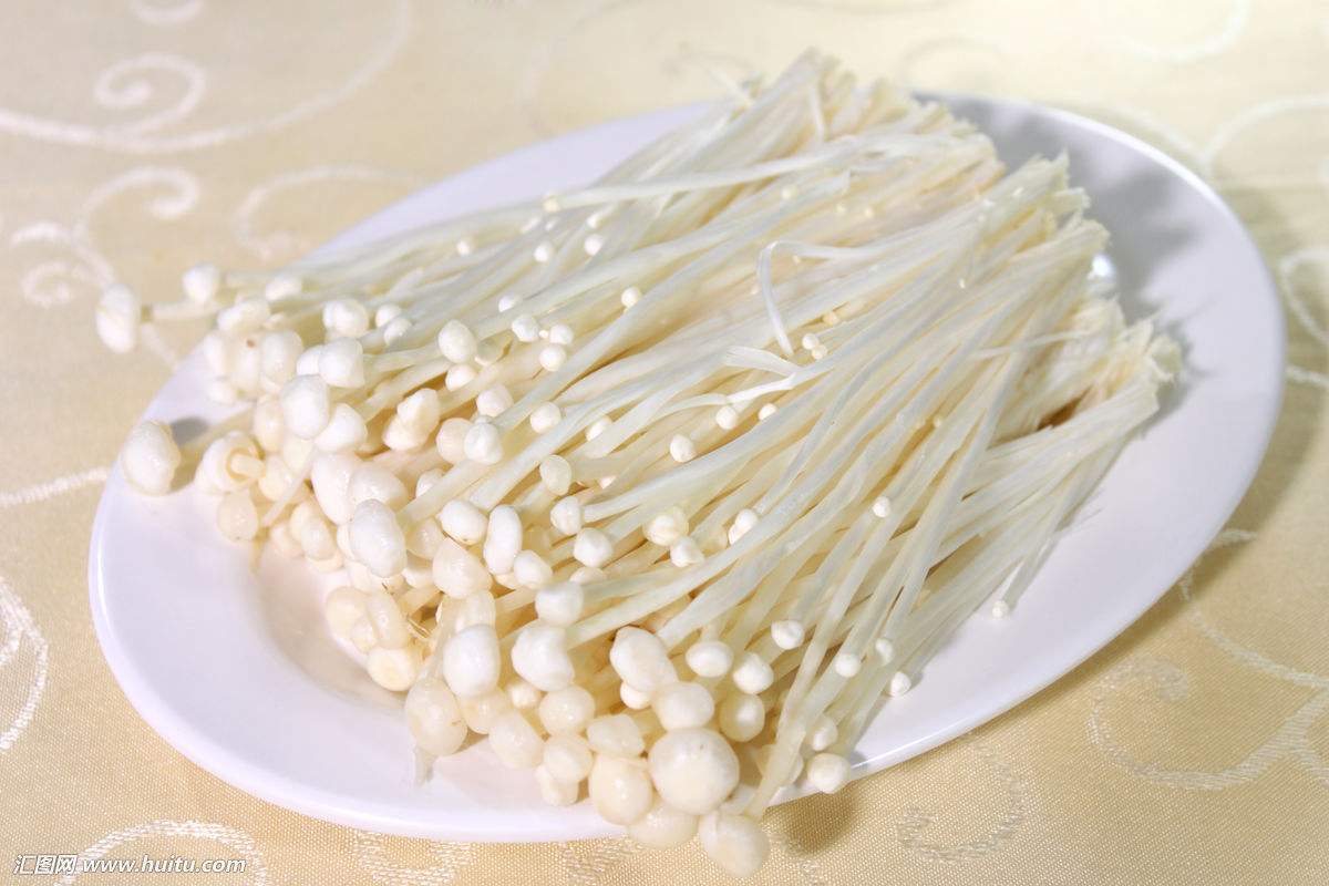 金针菇发白=泡了工业柠檬酸？吃了还会致癌？真相来了！