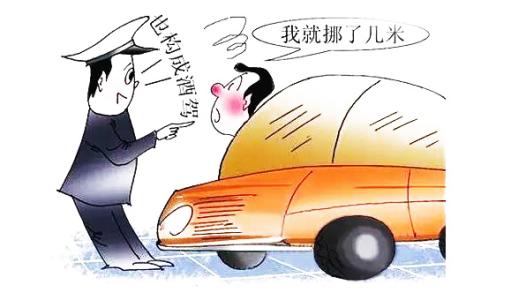 好危险！醉酒司机车内睡觉误碰手刹 车辆后溜撞上商铺