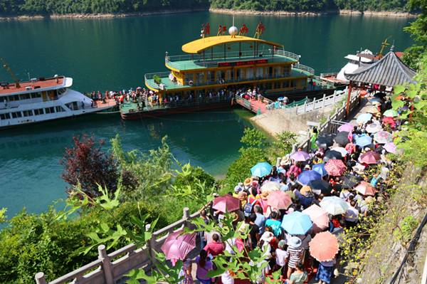高考结束放飞心情 学生成端午旅游主力