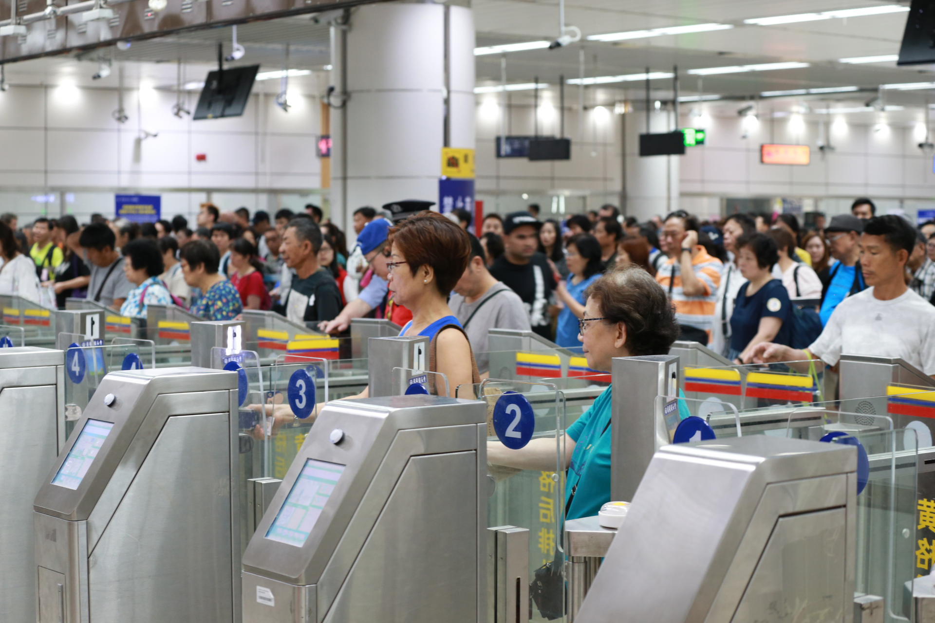 莫以身试法！深圳湾口岸查获多起违法使用自助通道案