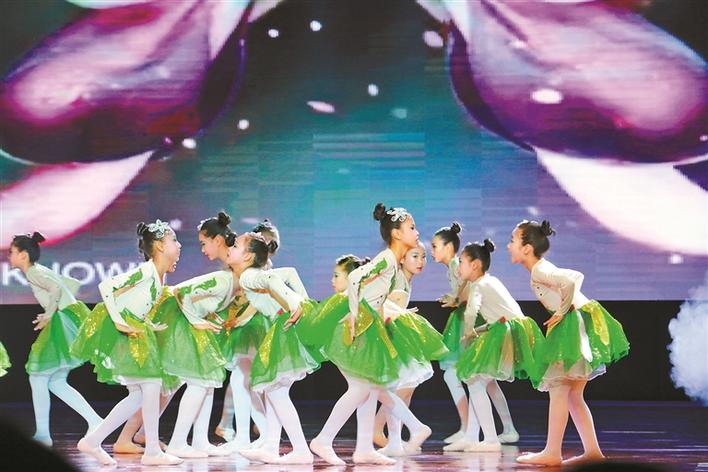 8年坚持全员参与 万丰小学校园文化艺术节让人很“幸福”