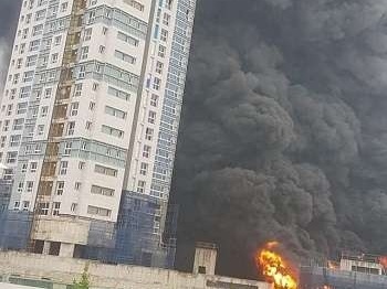 韩国一公寓施工现场突发大火 通报称12名中国公民受伤