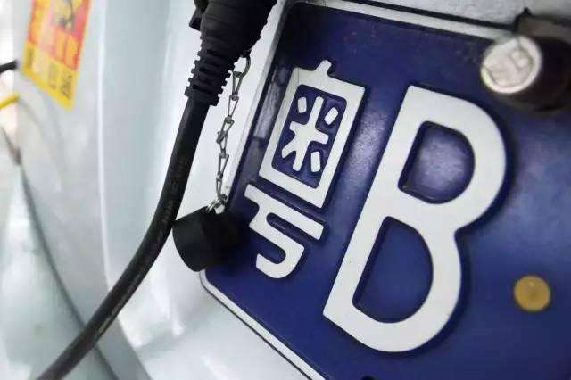 又降了！粤B牌最新竞价结果出炉，个人均价63756元