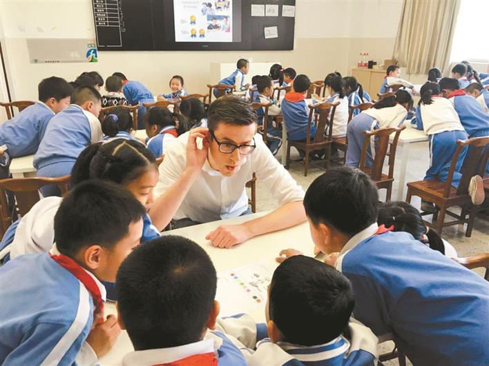松岗实验学校： 优秀外教加入拓宽教学思路