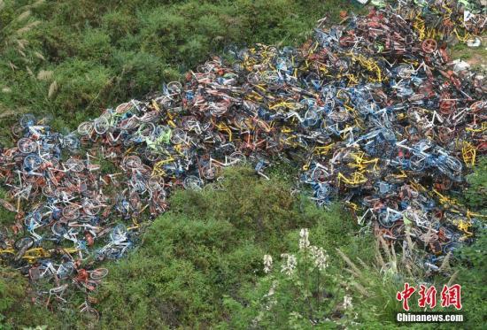 广州废弃共享单车逾30万辆 清理回收问题较突出 