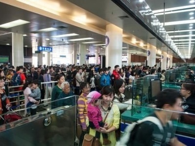 端午节假期次日，深圳口岸迎来出入境客流高峰