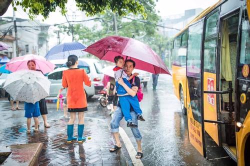@考生和家长，周末中考期间注意防雷雨