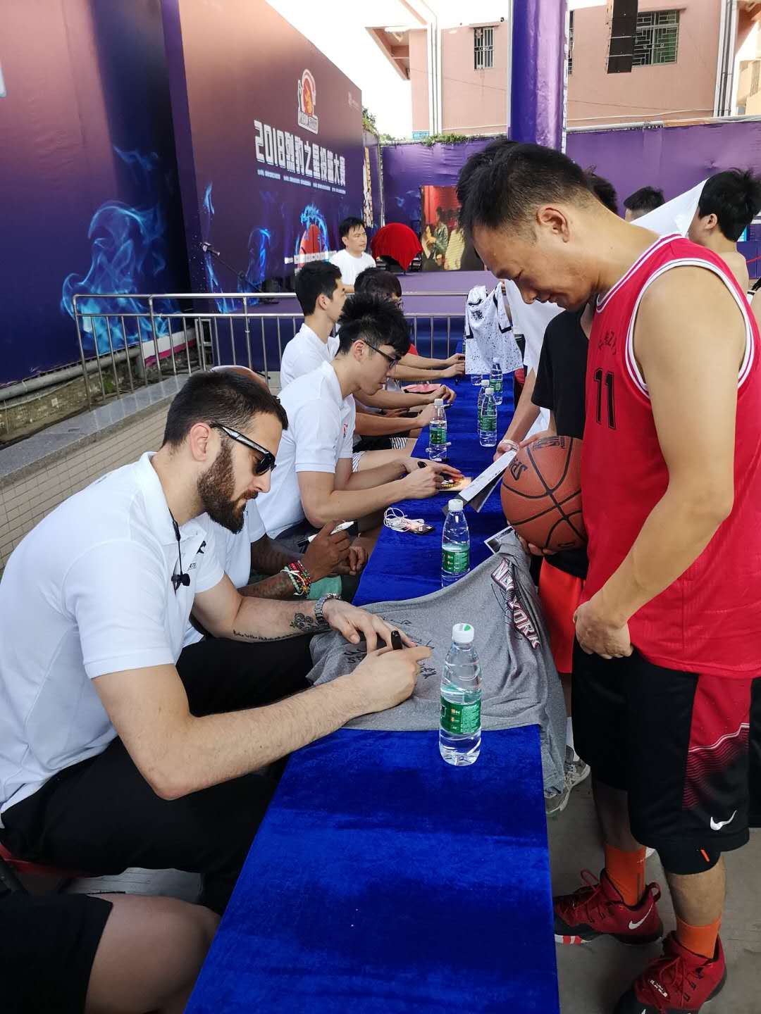 烈豹之星投篮大赛火热开投，快来围观！