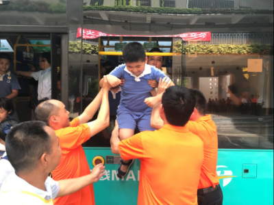 现场体验教学！深圳巴士集团开展公交安全进校园