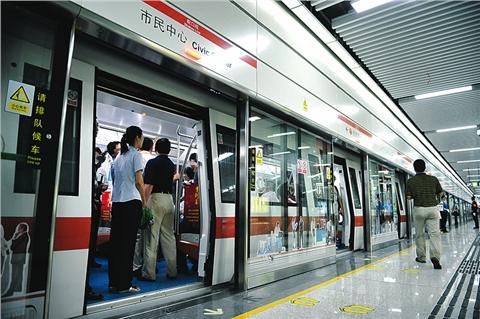 暑期周末深圳地铁4号线增开列车 每月可多载近60万人