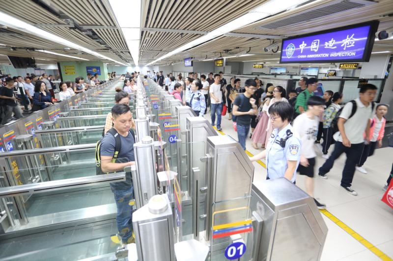 这个端午假期 罗湖口岸持续出现出入境客流双向高峰！