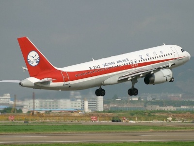 川航3U8751航班起飞一小时后返航:因航空公司原因