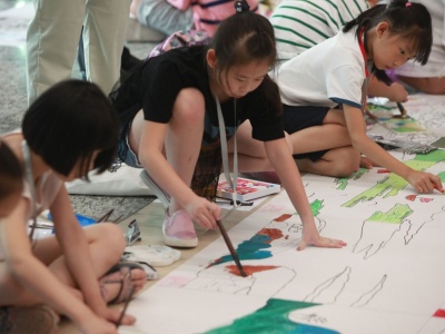 2018年宝安区少儿现场书画活动举行 孩子们小手绘丹青