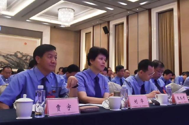 上半年全国检察机关共批捕黑恶犯罪37398人，起诉15548人