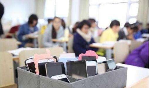 法国将全面禁止初中以下学生在校园内使用手机