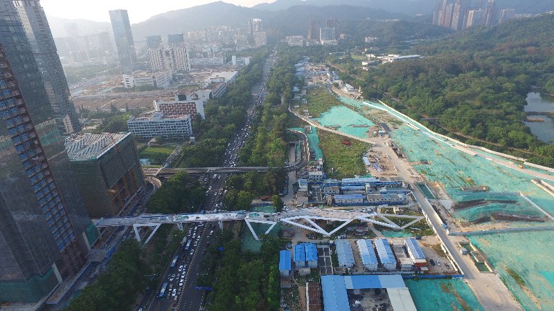 深圳莲花山笔架山人行廊桥年底开通 全天开放将建观景广场