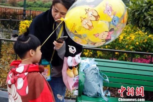 迪士尼儿童票 限高还是限岁？ 