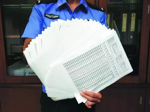 天呐！佛山一外卖小哥摩托违章959宗 扣3351分罚近18万