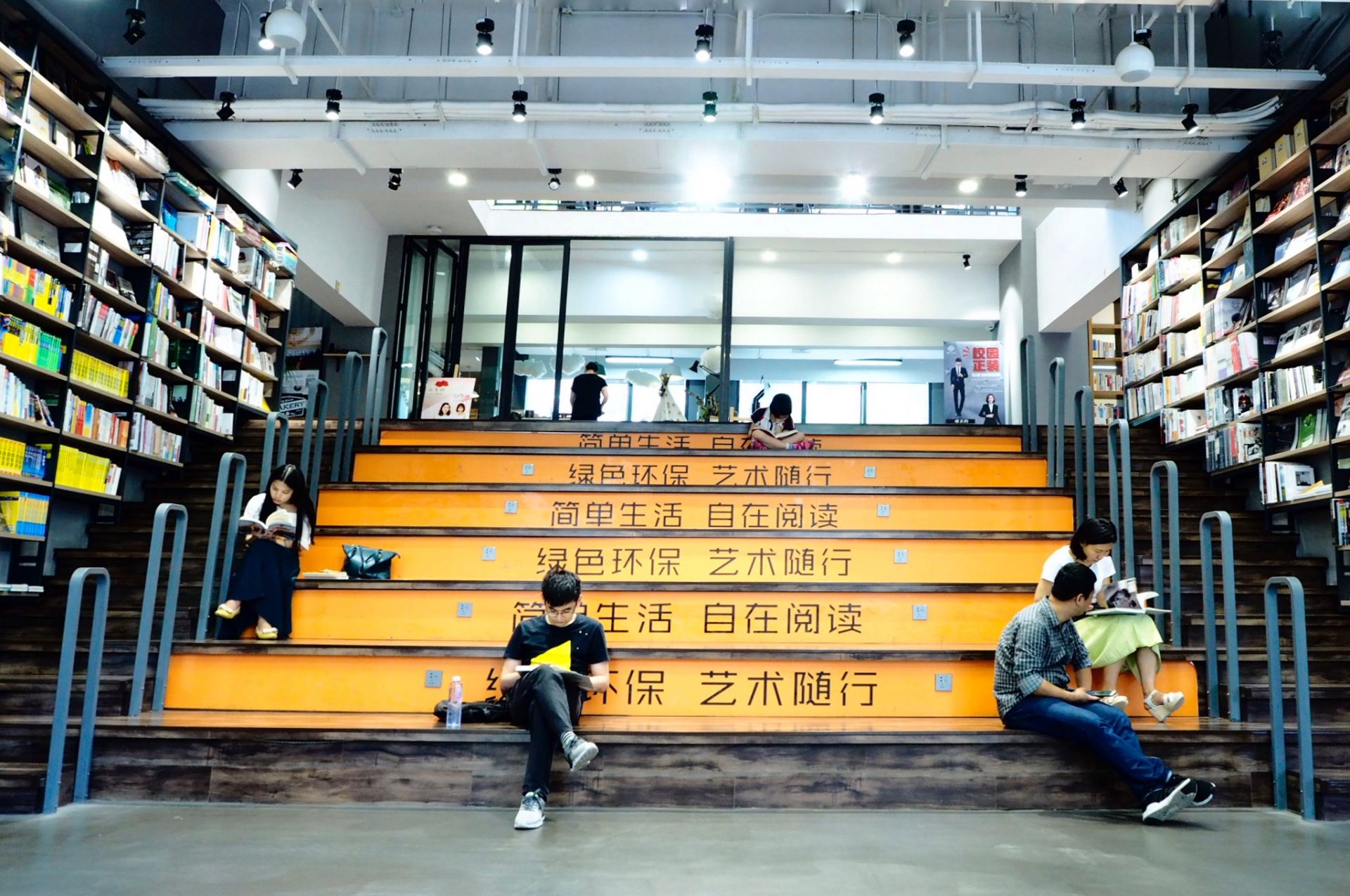 深圳这家小书店为何开了39家还这么火？据说要开100家！