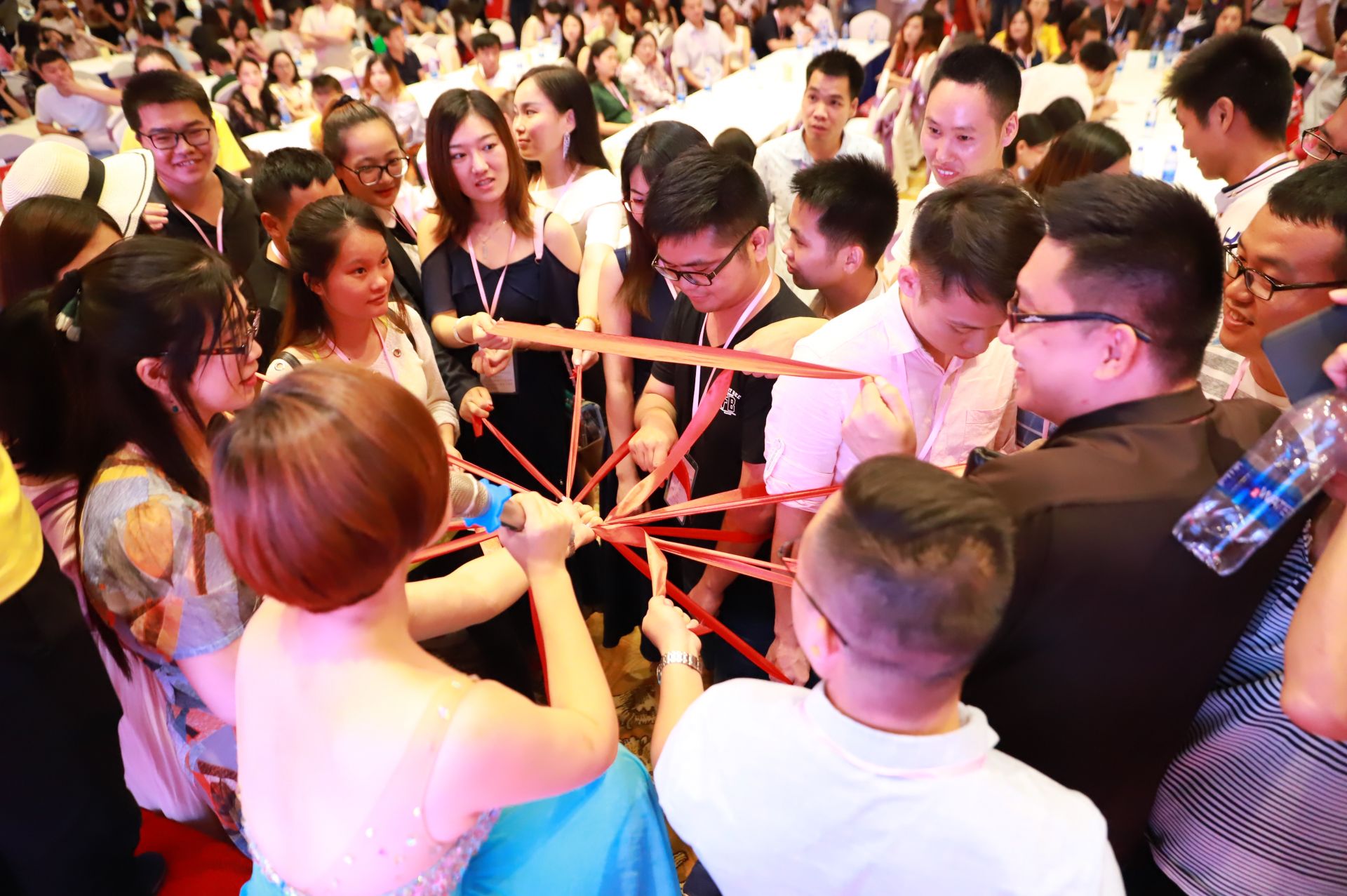 这个相亲大会，深圳600多名精英都来了！