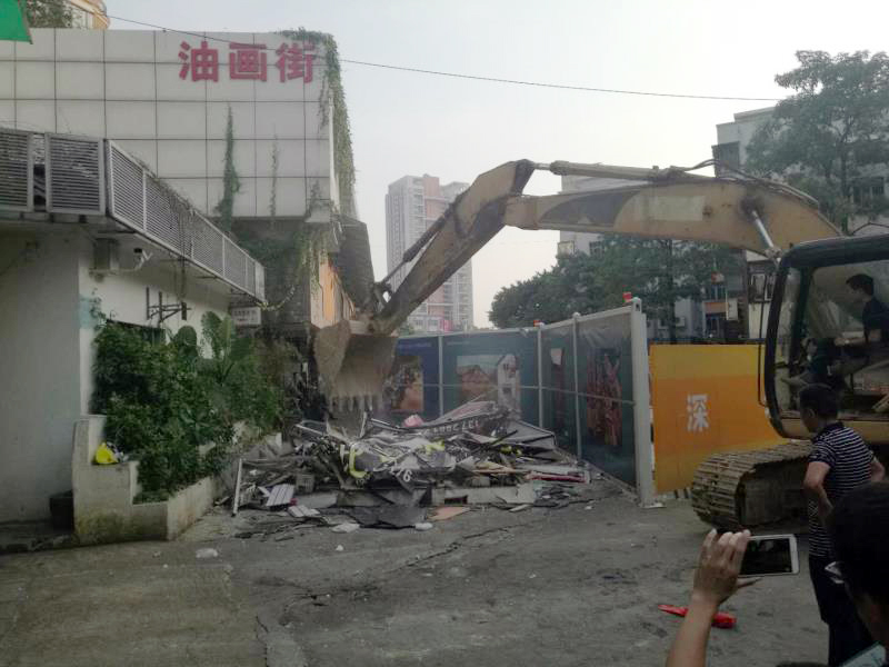 打响治水提质攻坚战！布吉拆除大芬油画街一处违建玻璃房
