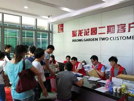 加大力度解决出行难上学难 聚龙花园二期公租房已入伙3956户