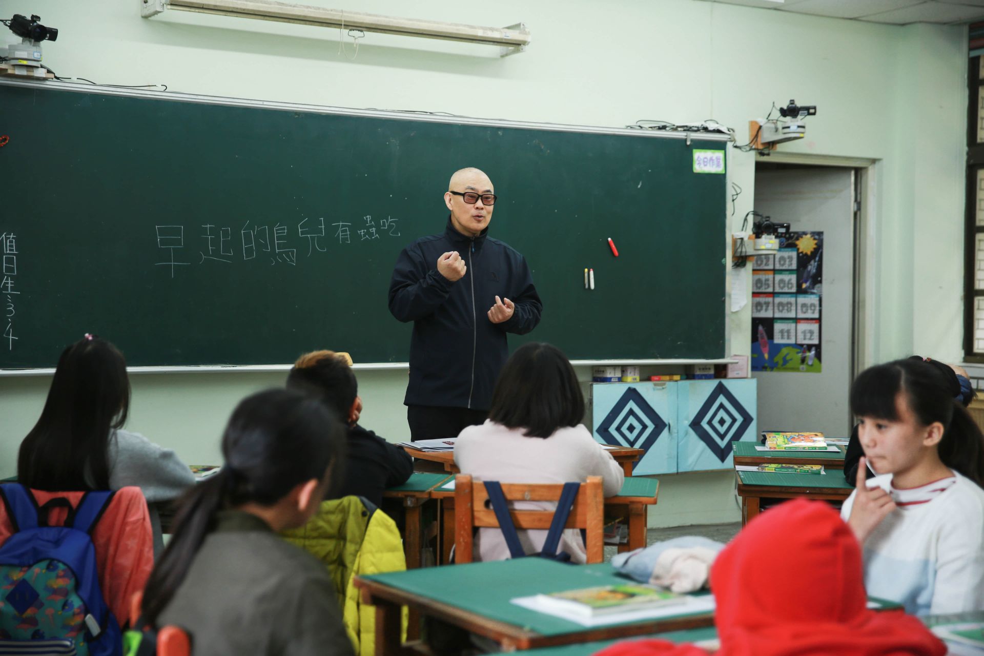 “童话大王”自曝心理年龄六岁?《同一堂课》趣味升级