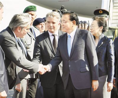 李克强抵达柏林主持第五轮中德政府磋商并对德国正式访问