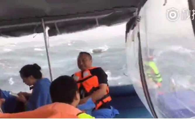 亲历普吉岛大浪游客:浪比船高 船身几乎90度摇摆